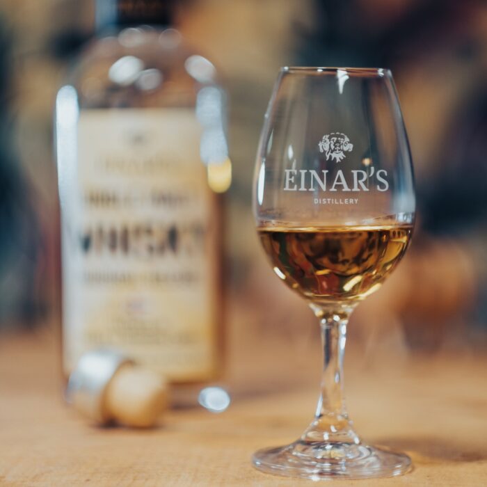 Einar's Distillery whiskeyglas við fóti - Image 1